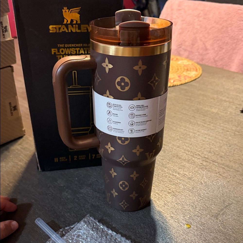 Stanley Quencher H2.0 Tumbler in Dark Brown - Picture 4 of 6